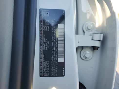 Used 2024 Volvo XC60 B5 Core image 30