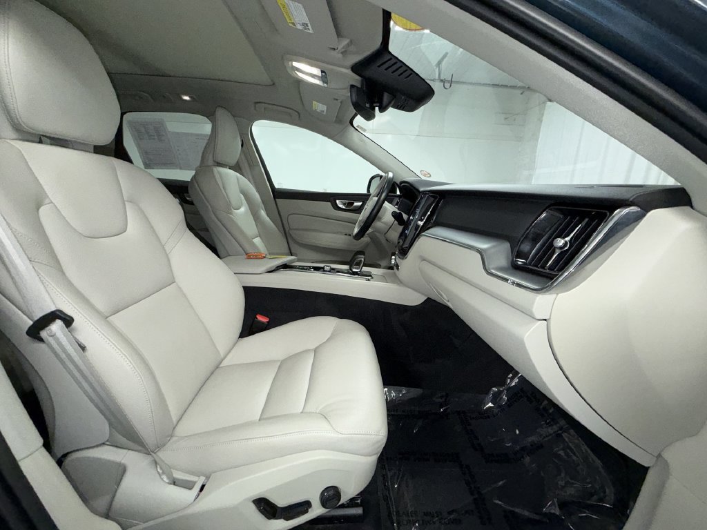 Used 2024 Volvo XC60 B5 Core AWD/4WD image 18