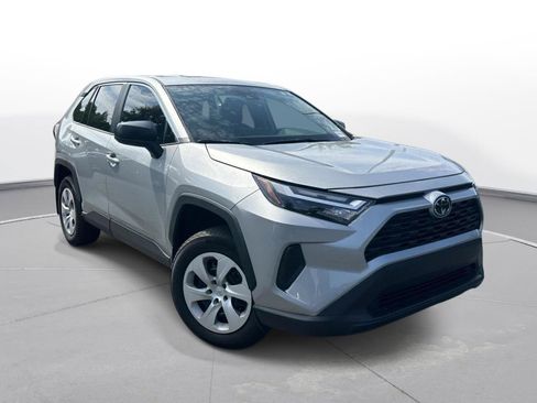 Used 2025 Toyota RAV4 LE AWD/4WD image 8