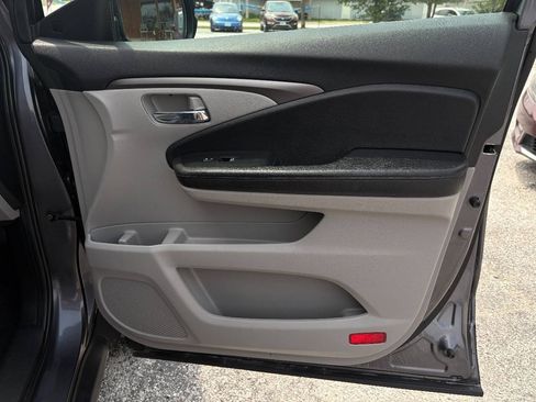 Used 2020 Honda Pilot EX image 25