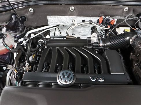 Used 2023 Volkswagen Atlas Cross Sport SEL AWD/4WD image 31