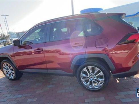 Used 2023 Toyota RAV4 XLE Premium image 7