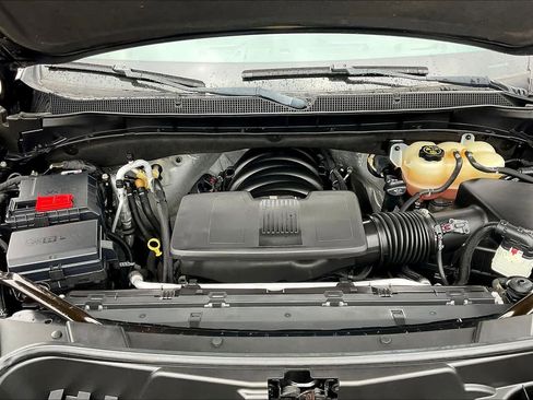 Used 2022 Chevrolet Suburban Z71 w/ Luxury Package image 29