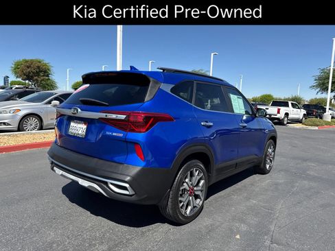 Certified 2021 Kia Seltos SX w/ SX Sunroof Package AWD/4WD image 7