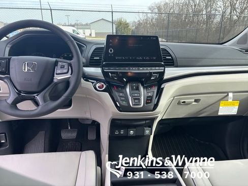 New 2026 Honda Odyssey Touring image 6