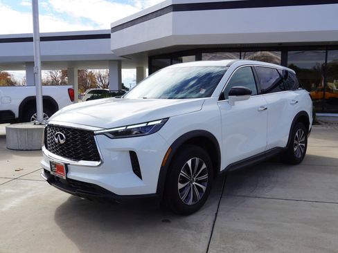 Used 2023 INFINITI QX60 Pure image 4