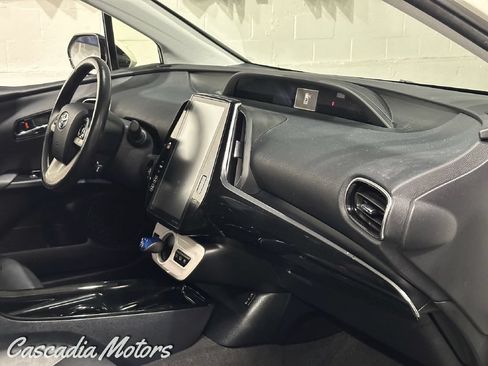 Used 2017 Toyota Prius Prime Premium FWD image 19