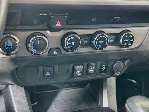 Used 2018 Toyota Tacoma TRD Off-Road AWD/4WD image 16