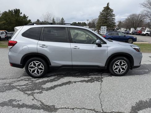Used 2021 Subaru Forester Premium AWD/4WD image 6