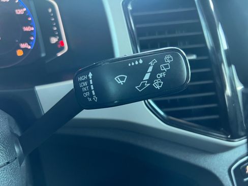 Used 2021 Volkswagen Atlas Cross Sport SEL R-Line image 19