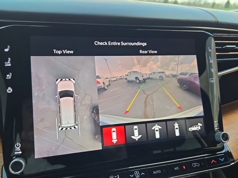 Used 2023 Jeep Grand Wagoneer L Series III w/ HD Trailer Tow Package image 17