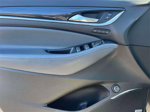 Used 2024 Buick Enclave Premium image 17