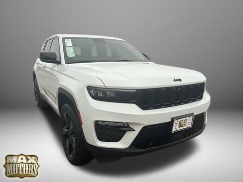 Used 2023 Jeep Grand Cherokee Limited w/ Luxury Tech Group II image 12