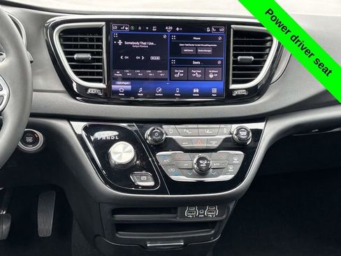 Used 2025 Chrysler Pacifica Select FWD image 31