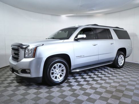 Used 2017 GMC Yukon XL SLT AWD/4WD image 5