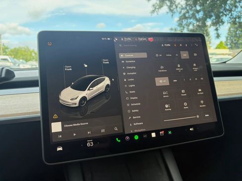 Used 2022 Tesla Model 3 Long Range AWD/4WD image 16