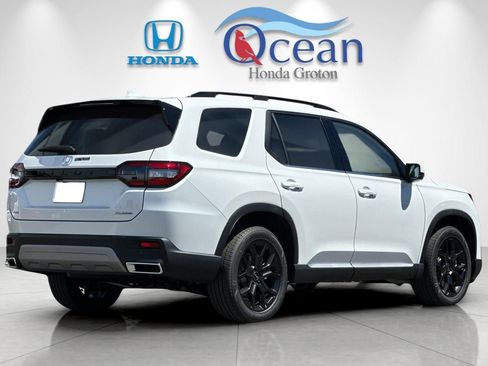 Used 2025 Honda Pilot Touring image 5