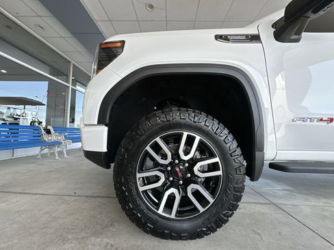 Used 2024 GMC Sierra 1500 AT4 w/ Technology Package AWD/4WD image 31