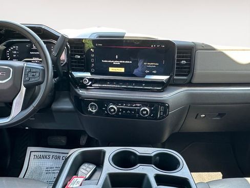 Used 2024 GMC Sierra 1500 SLT image 11