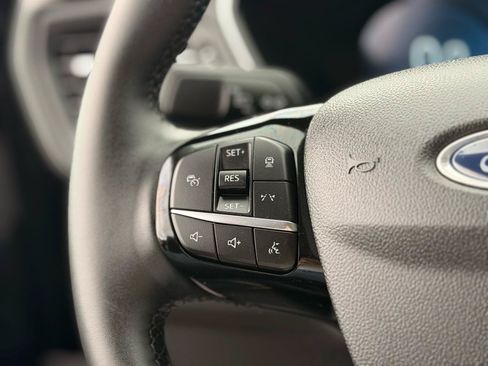 Used 2025 Ford Escape Platinum AWD/4WD image 25