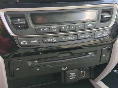 Used 2019 Honda Pilot Touring image 15