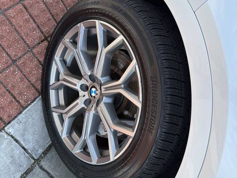 Used 2023 BMW X7 xDrive40i AWD/4WD image 10