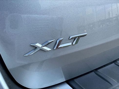 Used 2022 Ford Explorer XLT AWD/4WD image 8