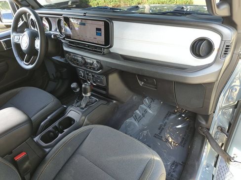 Used 2025 Jeep Wrangler Unlimited Sport AWD/4WD image 25