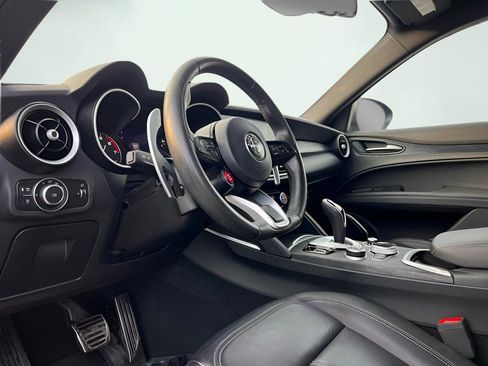 Used 2023 Alfa Romeo Stelvio Sprint image 36