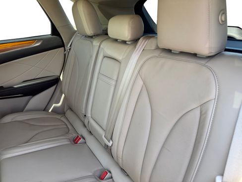 Used 2018 Lincoln MKC Select w/ Select Plus Package FWD image 16