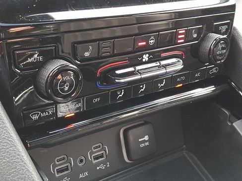 Certified 2023 Jeep Grand Cherokee Altitude AWD/4WD image 15