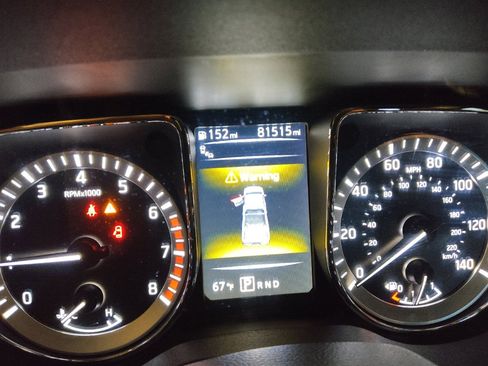 Used 2018 Nissan Titan SV w/ SV Convenience Package image 23