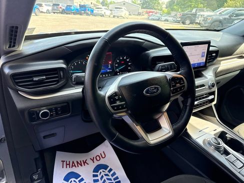 Used 2024 Ford Explorer XLT AWD/4WD image 15