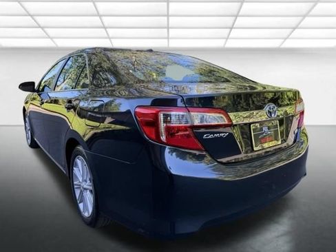 Used 2014 Toyota Camry XLE w/ Leather Package FWD image 3