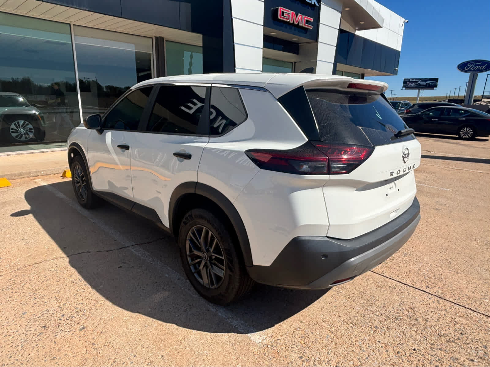 Used 2023 Nissan Rogue S FWD image 8