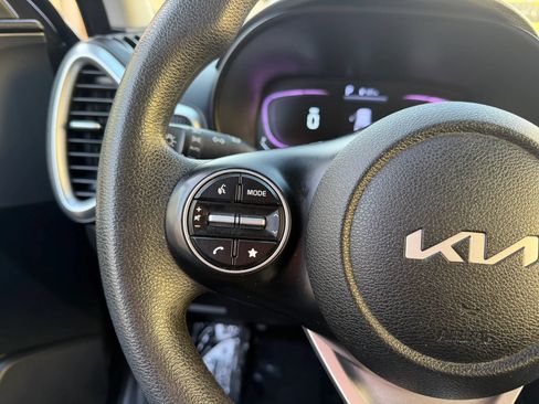 Used 2023 Kia Soul LX w/ Option Group 015 FWD image 21