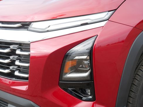 Used 2025 Chevrolet Equinox LT w/ Safety and Technology Package image 16