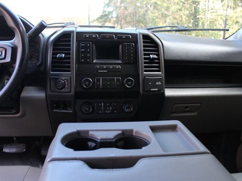 Used 2022 Ford F250 XL w/ Power Equipment Group image 13