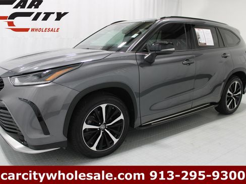 Used 2021 Toyota Highlander XSE AWD/4WD image 1