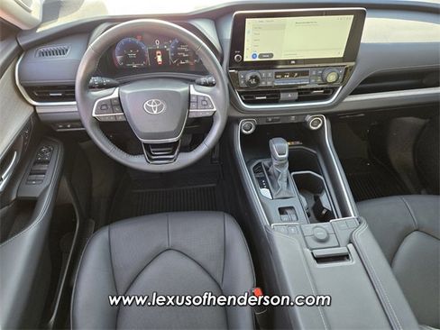 Used 2025 Toyota Grand Highlander FWD image 13