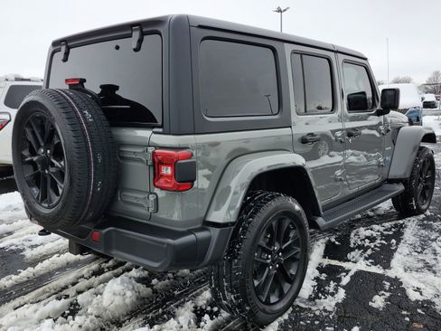 Used 2021 Jeep Wrangler Unlimited Sahara w/ Cold Weather Group image 17