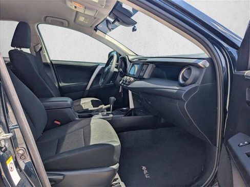 Used 2018 Toyota RAV4 LE FWD image 13