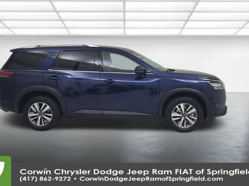 Used 2025 Nissan Pathfinder SL image 17