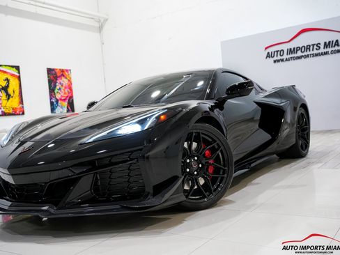Used 2025 Chevrolet Corvette Z06 RWD image 38