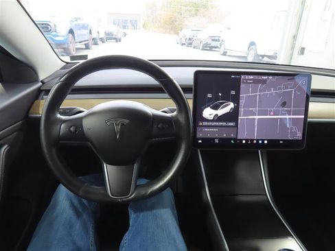 Used 2018 Tesla Model 3 Long Range RWD image 18