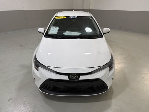 Used 2025 Toyota Corolla LE FWD image 3