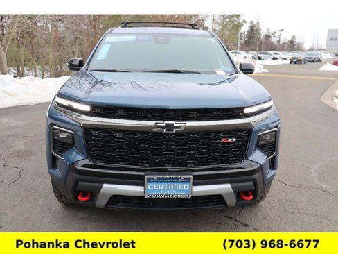 Used 2024 Chevrolet Traverse Z71 image 2