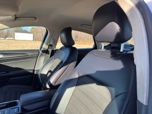 Used 2018 Ford Fusion SE w/ Equipment Group 201A image 14