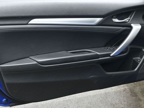 Used 2019 Honda Civic Touring image 10