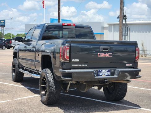 Used 2018 GMC Sierra 1500 SLT w/ All Terrain Package AWD/4WD image 6